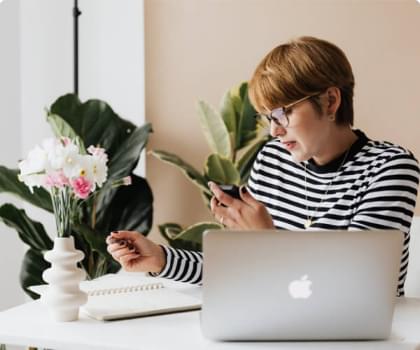 woman with macbook